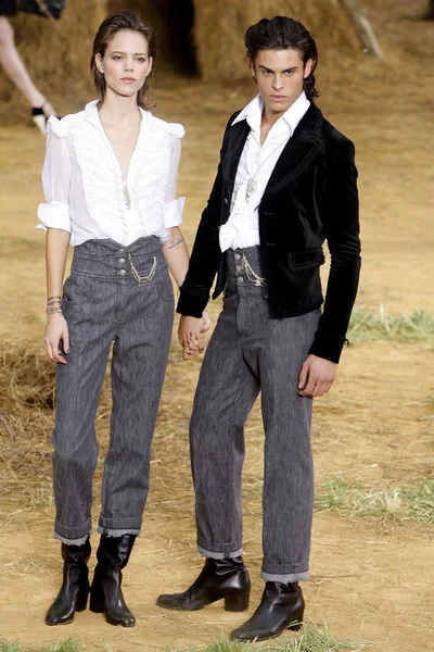 Look 30